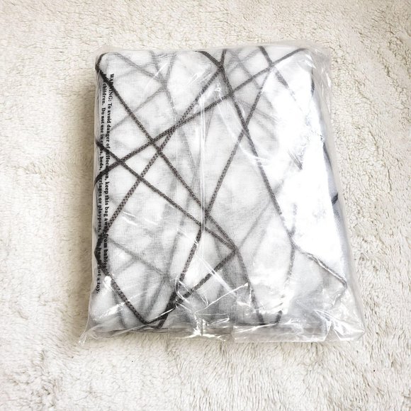 No. 918 Lichtenberg Geometric 84in L Curtain. - Picture 3 of 3